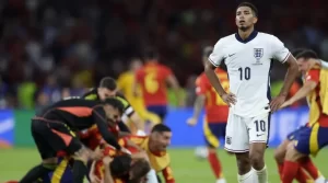 Mikel Oryazabal sends the Spanish nation into delirium with his late winning goal, captured by Six6s.